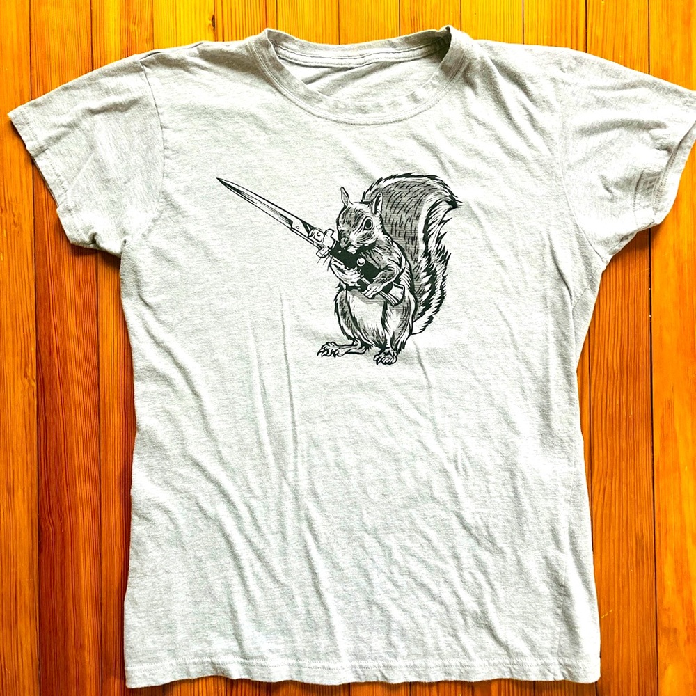 10 Pound Tees Protect Your Nuts Squirrel With Switchblade T-shirt - Picture 2 of 2